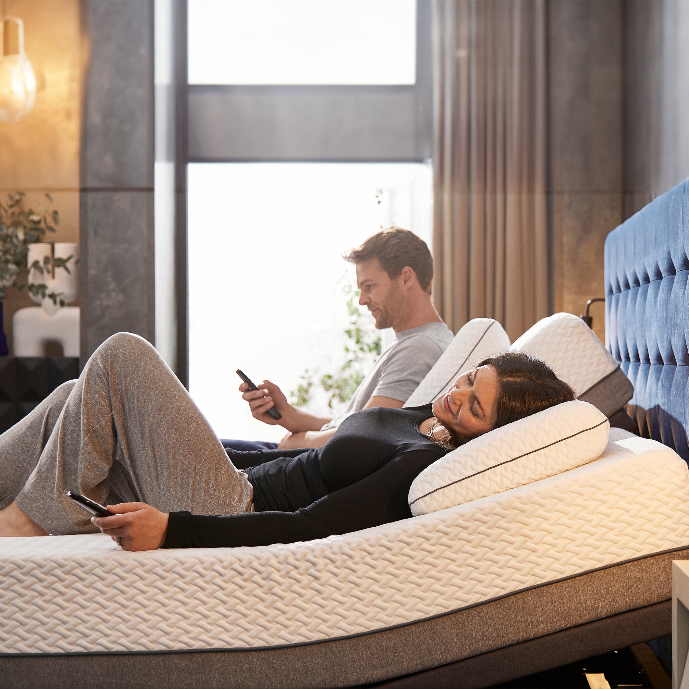 Opera Dual Adjustable Smart Base